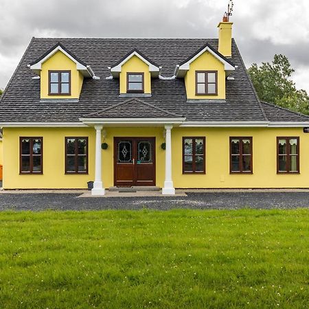 Yellow House ウェストポート エクステリア 写真