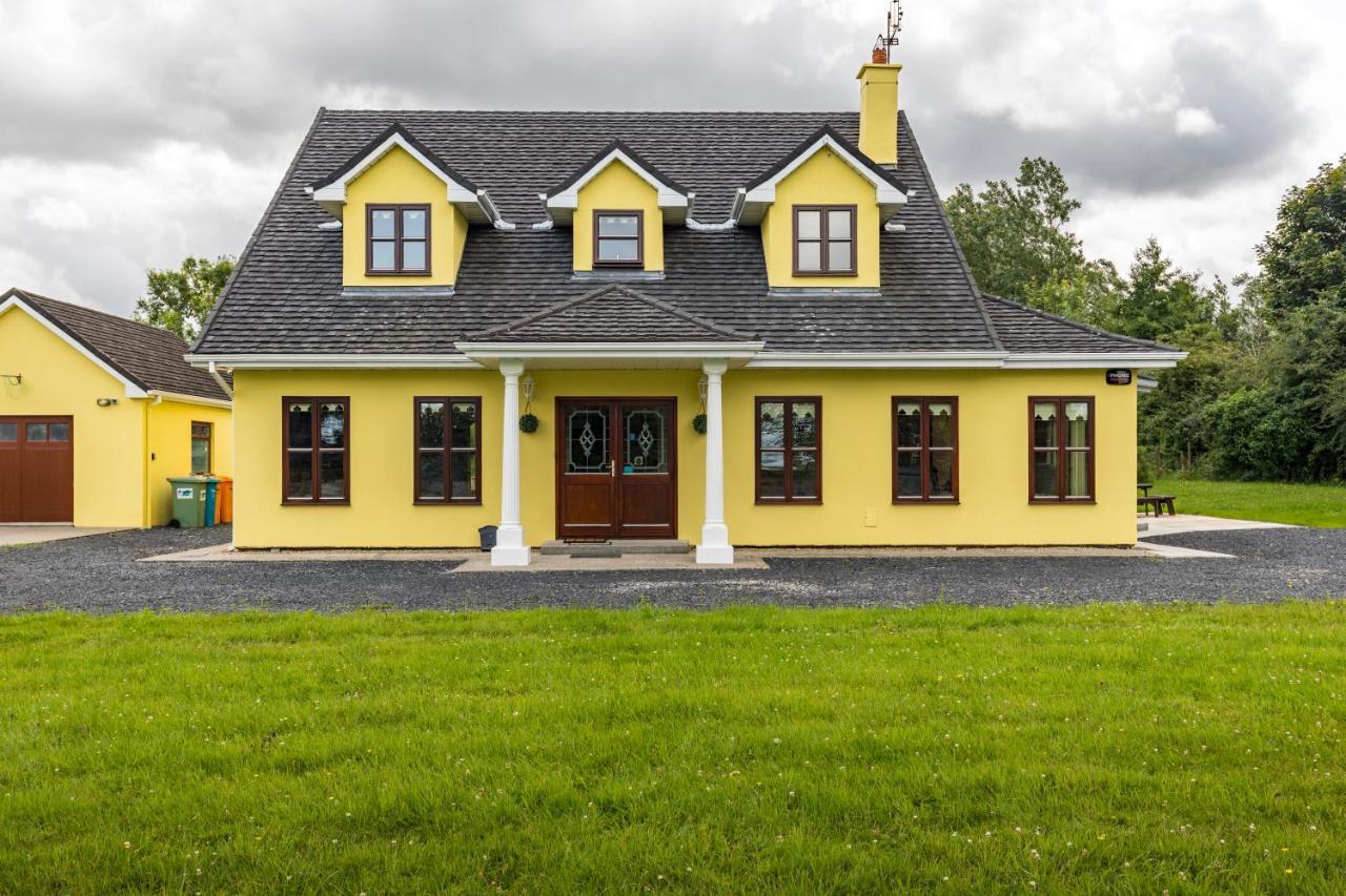 Yellow House ウェストポート エクステリア 写真