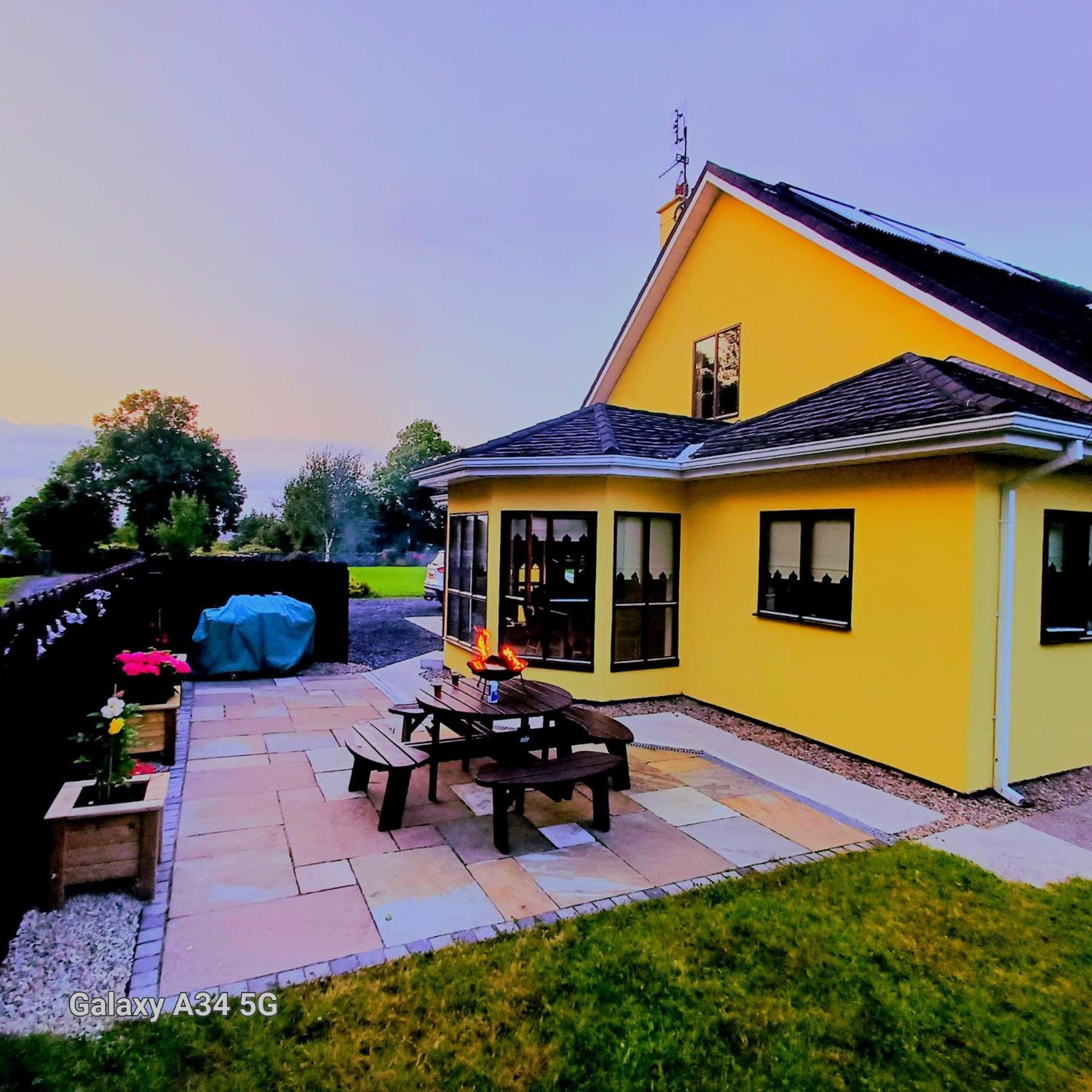 Yellow House ウェストポート エクステリア 写真